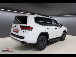 Toyota Land Cruiser 300 3.3D GR-Sport - Image 2