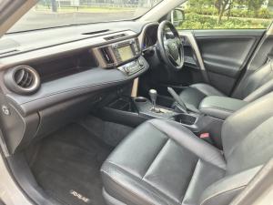 Toyota RAV4 2.2D-4D AWD VX - Image 7