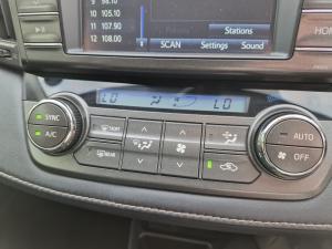 Toyota RAV4 2.2D-4D AWD VX - Image 14