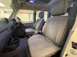 Toyota Land Cruiser 76 4.5D-4D V8 station wagon LX - Image 7