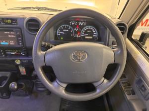 Toyota Land Cruiser 76 4.5D-4D V8 station wagon LX - Image 8