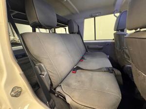 Toyota Land Cruiser 76 4.5D-4D V8 station wagon LX - Image 16