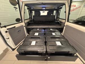 Toyota Land Cruiser 76 4.5D-4D V8 station wagon LX - Image 18