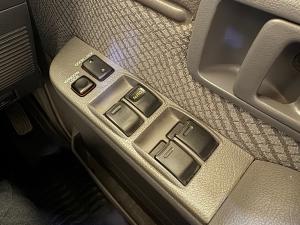 Toyota Land Cruiser 76 4.5D-4D V8 station wagon LX - Image 19