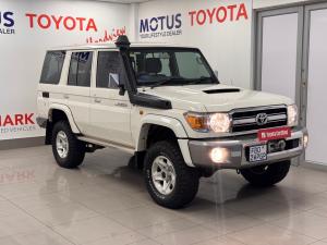 Toyota Land Cruiser 76 4.5D-4D V8 station wagon LX - Image 1