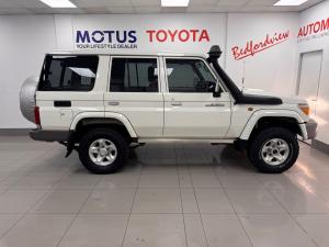 Toyota Land Cruiser 76 4.5D-4D V8 station wagon LX - Image 3