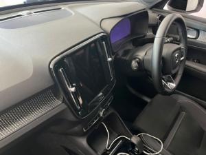 Volvo XC40 B4 Plus Dark - Image 4