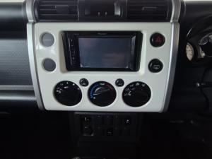 Toyota FJ Cruiser FJ Cruiser - Image 12