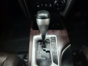 Toyota Fortuner 4.0 V6 4x4 - Image 12
