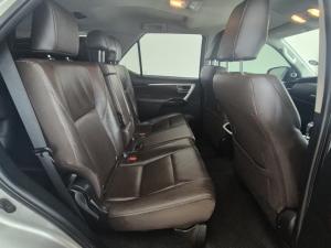 Toyota Fortuner 4.0 V6 4x4 - Image 16