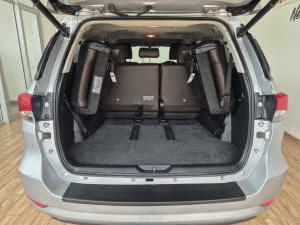 Toyota Fortuner 4.0 V6 4x4 - Image 17