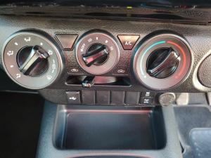Toyota Hilux 2.4GD-6 Xtra cab Raider manual - Image 14