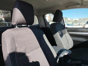 Toyota Hilux 2.4GD-6 Xtra cab Raider manual - Image 15