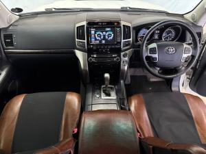 Toyota Land Cruiser 200 4.5D-4D V8 VX - Image 6
