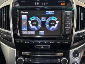 Toyota Land Cruiser 200 4.5D-4D V8 VX - Image 14