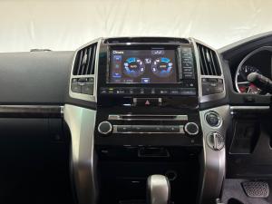 Toyota Land Cruiser 200 4.5D-4D V8 VX - Image 15