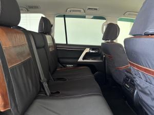 Toyota Land Cruiser 200 4.5D-4D V8 VX - Image 18