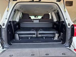 Toyota Land Cruiser 200 4.5D-4D V8 VX - Image 20