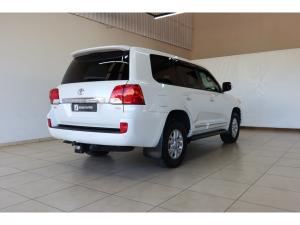 Toyota Land Cruiser 200 4.5D-4D V8 VX - Image 2