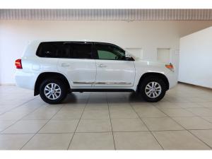 Toyota Land Cruiser 200 4.5D-4D V8 VX - Image 3