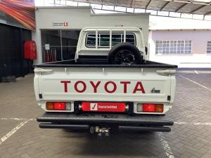 Toyota Land Cruiser 79 2.8GD-6 single cab auto - Image 5