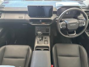 Toyota Hilux 2.8GD-6 double cab Legend - Image 6