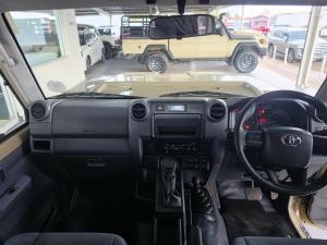 Toyota Land Cruiser 79 2.8GD-6 single cab auto - Image 6