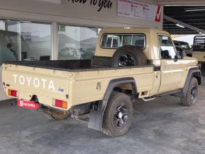 Toyota Land Cruiser 79 2.8GD-6 single cab auto - Image 2