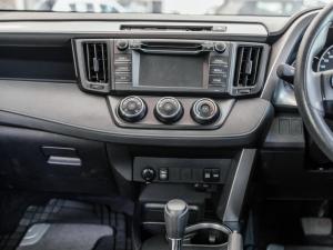 Toyota RAV4 2.0 GX auto - Image 10