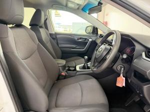 Toyota RAV4 2.0 GX - Image 16