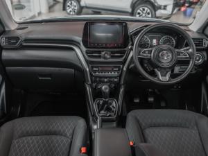 Toyota Urban Cruiser 1.5 XR manual - Image 6