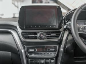 Toyota Urban Cruiser 1.5 XR manual - Image 10