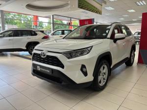 Toyota RAV4 2.0 GX auto - Image 9