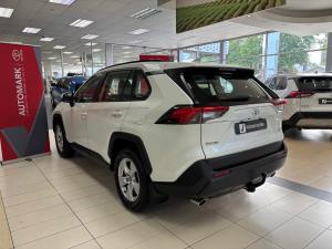 Toyota RAV4 2.0 GX auto - Image 10