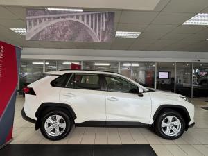 Toyota RAV4 2.0 GX auto - Image 3