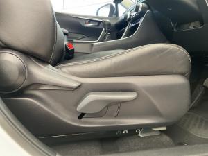 Toyota RAV4 2.0 GX - Image 19