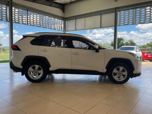 Toyota RAV4 2.0 GX - Image 3