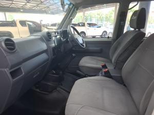 Toyota Land Cruiser 79 4.5D-4D V8 double cab LX 70th Anniversary - Image 7