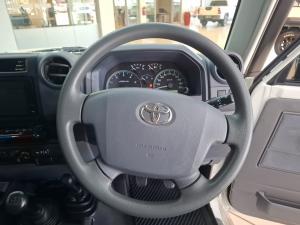 Toyota Land Cruiser 79 4.5D-4D V8 double cab LX 70th Anniversary - Image 8